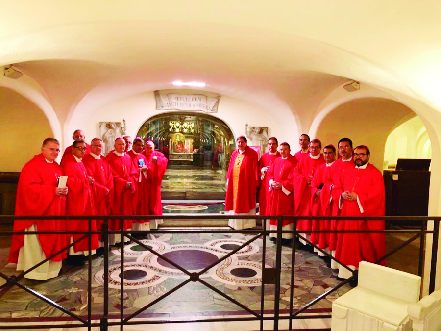 Bispos celebram Santa Missa na cripta do sepulcro de São Pedro Apóstolo